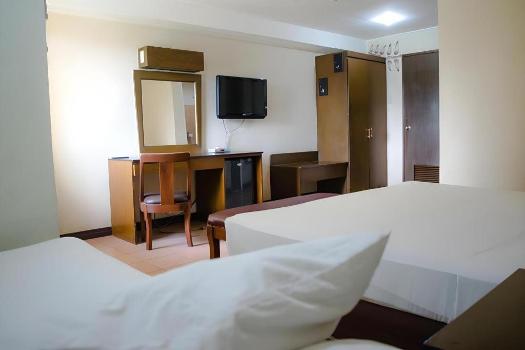 Country Village Hotel Кагаян-де-Оро Экстерьер фото