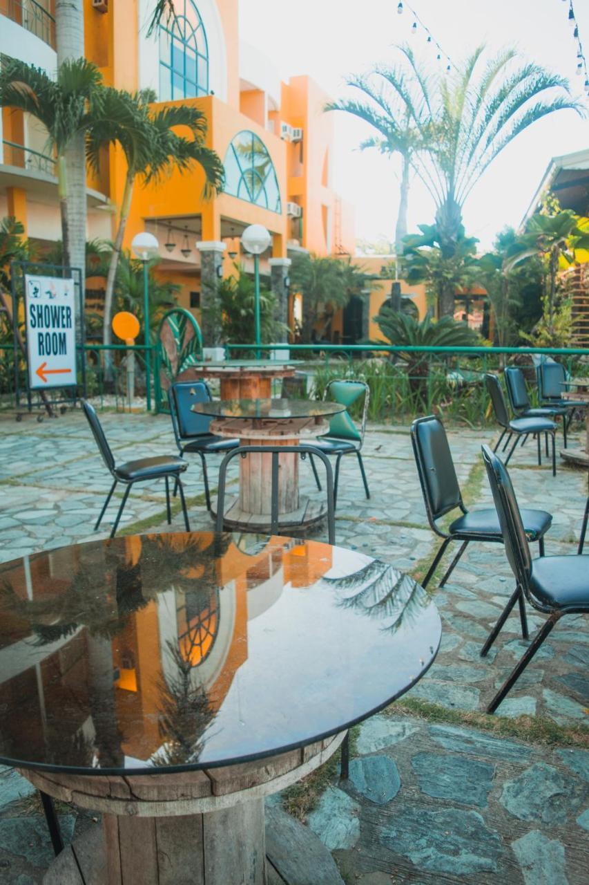 Country Village Hotel Кагаян-де-Оро Экстерьер фото